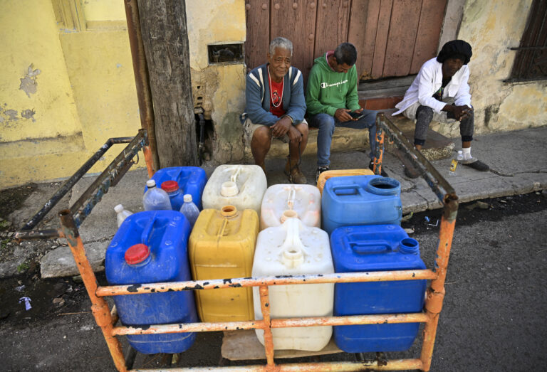 U.S. Oil Blockade Could Condemn Cubans to Die Without a Deal