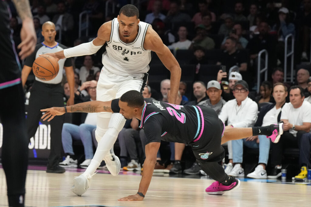 Victor Wembanyama dominates as Spurs rout Heat, win 6th straight