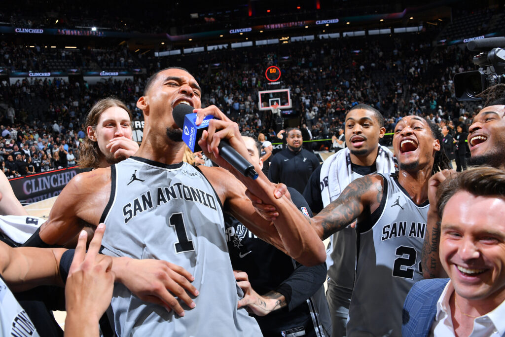 Wembanyama’s game winner downs Suns and sends Spurs to playoffs