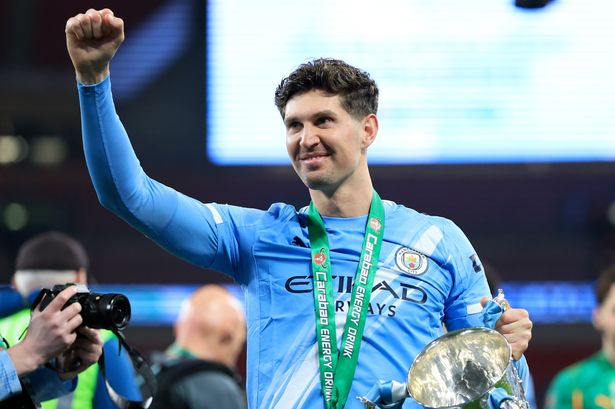 Chelsea told to sign Manchester City star after Liam Rosenior hint over key transfer change