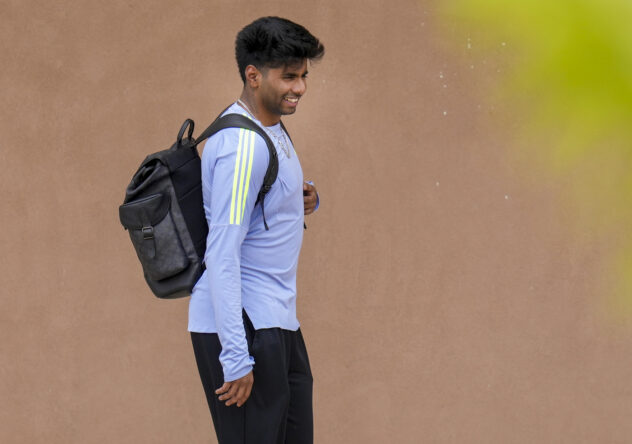 DC opt to bowl; no Mayank Yadav for LSG