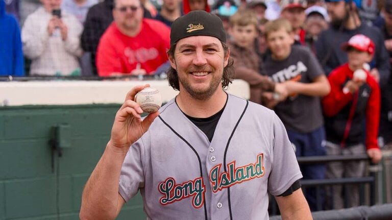 Former MLB slugger says teams should want Trevor Bauer, but pitcher must do something first