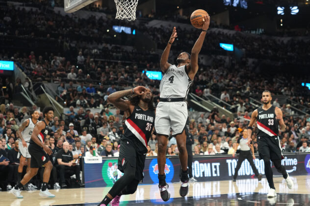 Highlights: Shorthanded Spurs handle Blazers behind six double-figure scorers