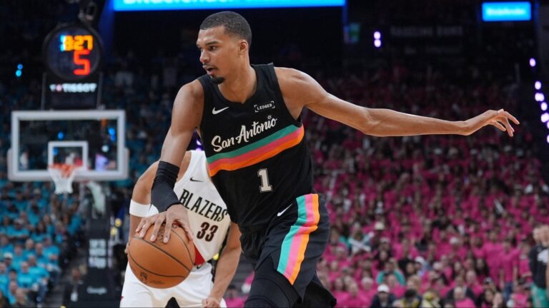 Honking, Spurs legends and what else you may have missed in Game 1 between San Antonio, Portland