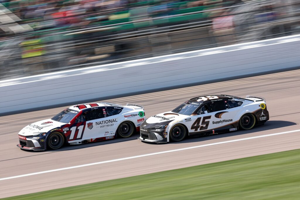 How the NASCAR Cup race at Kansas was won and lost