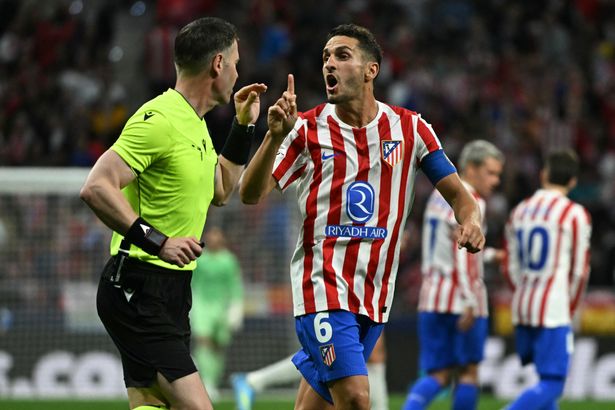 Jamie Carragher and Steven Gerrard disagree after Atletico Madrid vs Arsenal penalty controversy