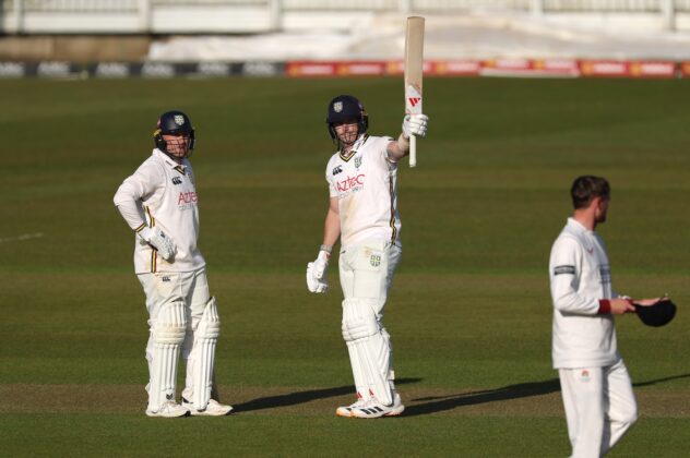 Lancashire in the ascendancy despite Matthew Potts' dogged fifty