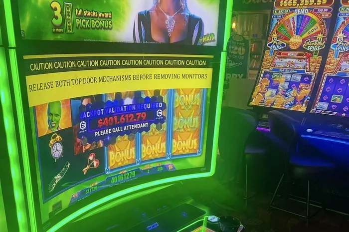 Las Vegas Gambler Hits 'Astronomical' Slot Machine Jackpot for $400k