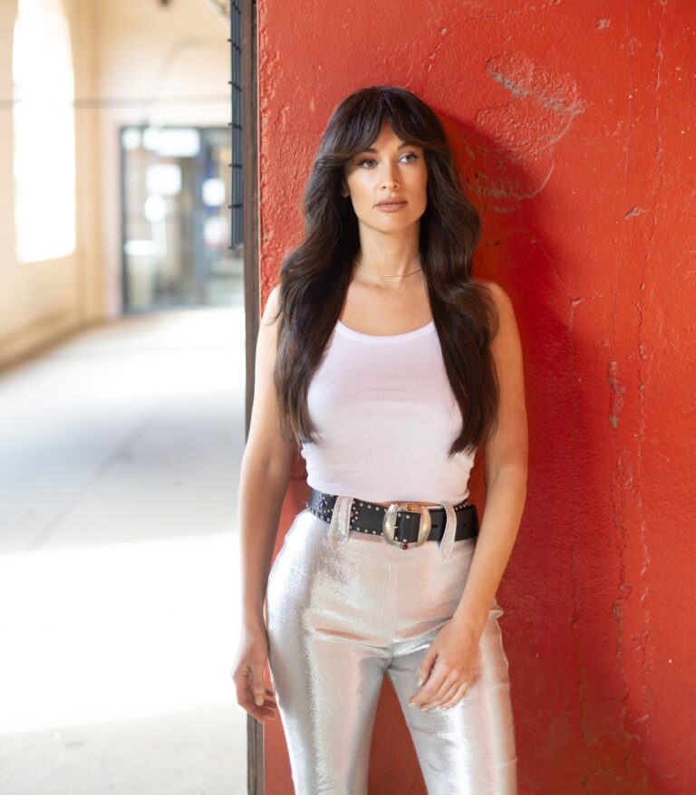 Listen to Kacey Musgraves’ New Song “Middle of Nowhere”