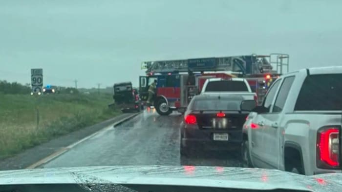 Major crash closes US 90 westbound near Hondo, Medina County ESD says