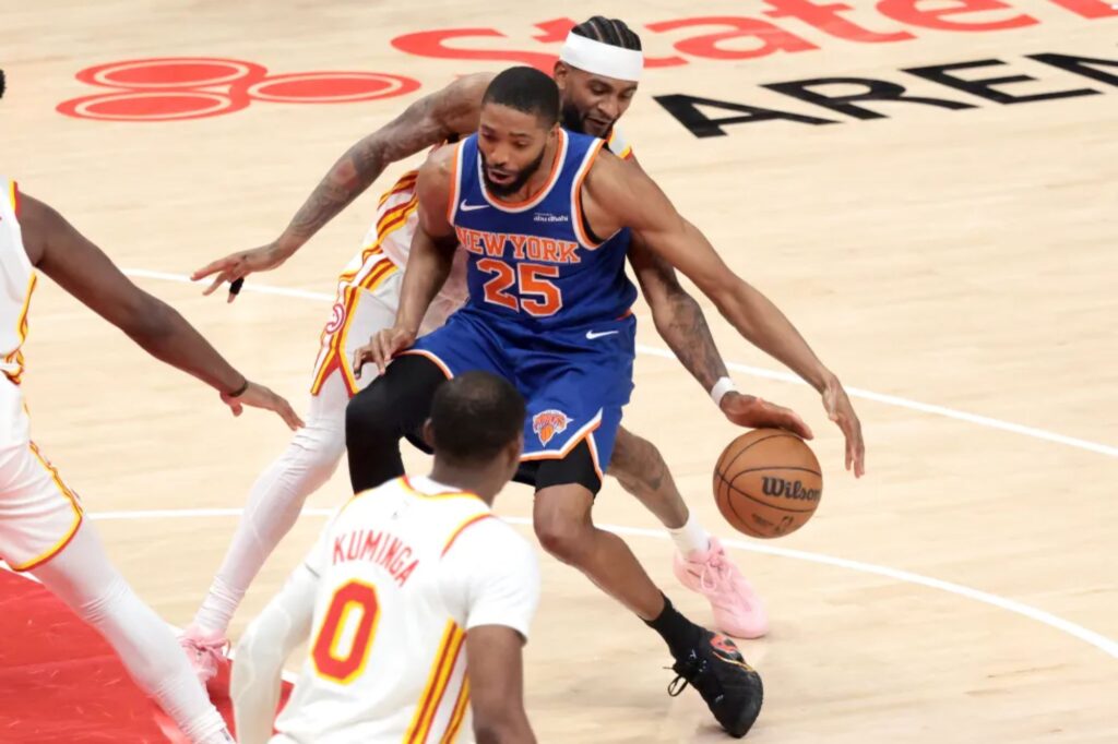 Mike Brown sticks with starting Mikal Bridges but benches him down stretch again