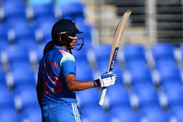 South Africa bowl; India hand T20I debut to Kashvee Gautam