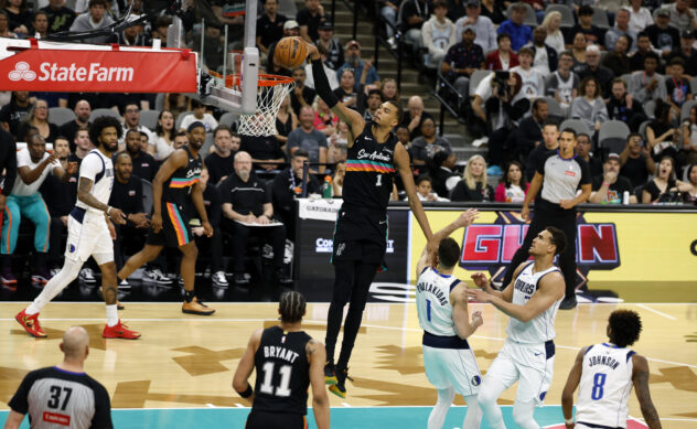 Strong second half sees Spurs rout Mavs in penultimate game of regular season