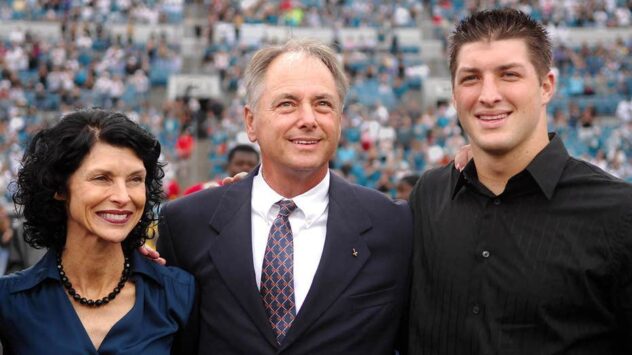 Tim Tebow announces his father's death in emotional post