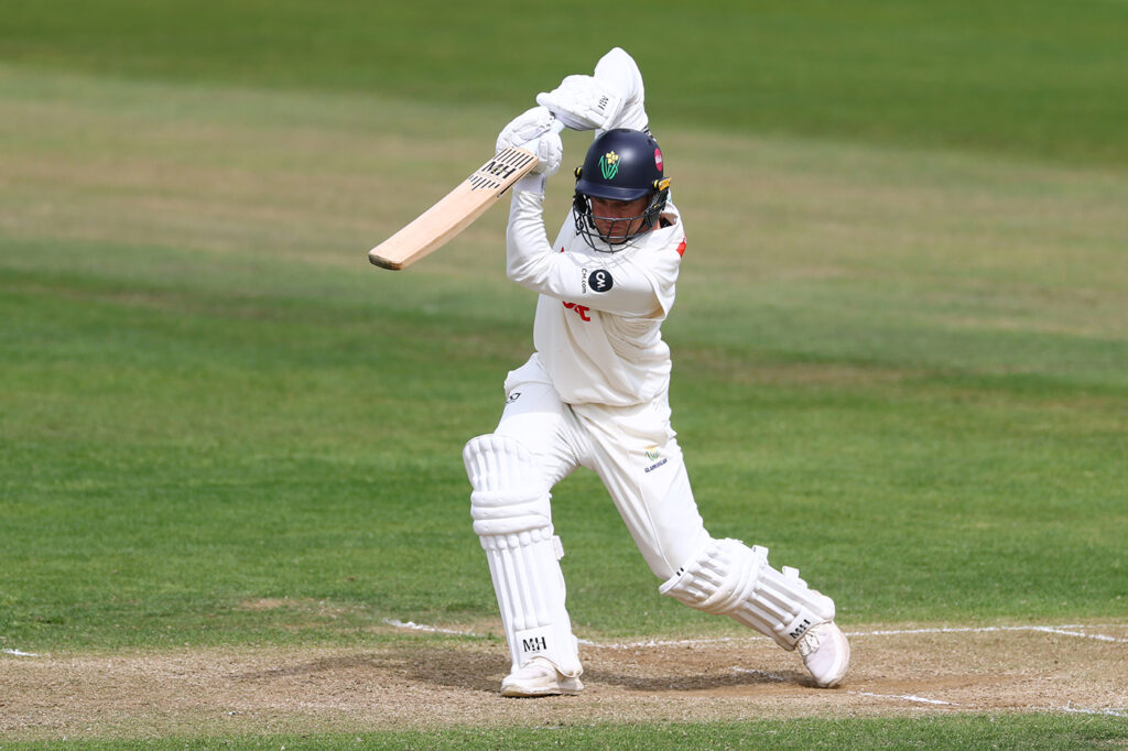 Bamber battles for Bears but Glamorgan remain in charge
