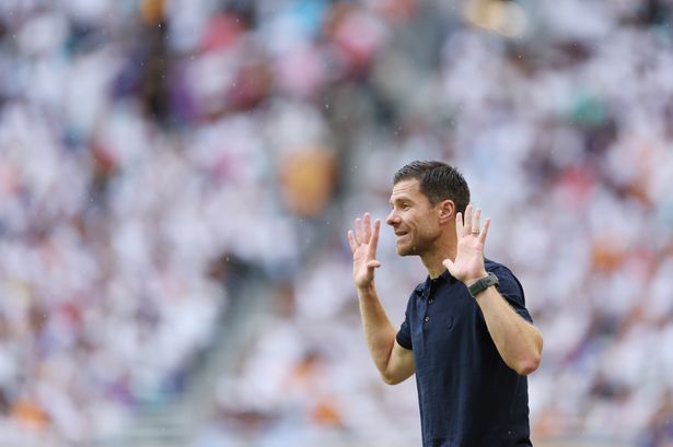 Barcelona chief 'not ruling out' transfer for £60m Chelsea star hands Xabi Alonso big problem