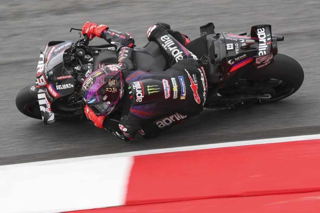 Barcelona tumbles haunting Jorge Martin: "I always feel that I'm about to crash"