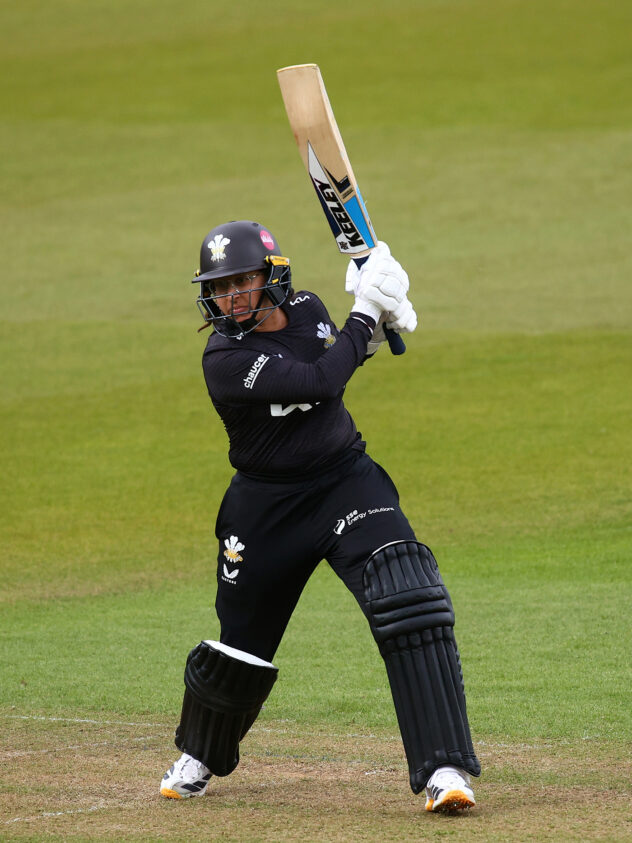 Chatterji rescues Surrey to halt Essex winning run