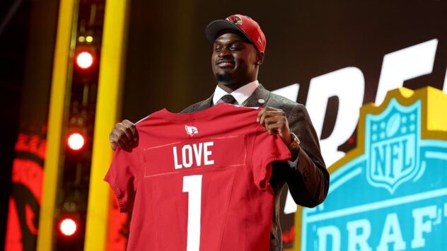 Jeremiyah Love signs rookie deal that gives him most guaranteed money by running back before taking NFL snap