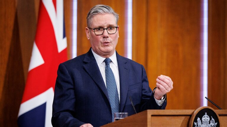 Labour MP puts Cabinet 'on notice,' threatens to trigger leadership challenge against Starmer by Monday
