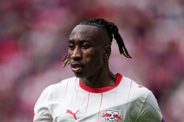 Liverpool transfer news LIVE: Anthony Gordon bid, Robertson agreement, Diomande talks