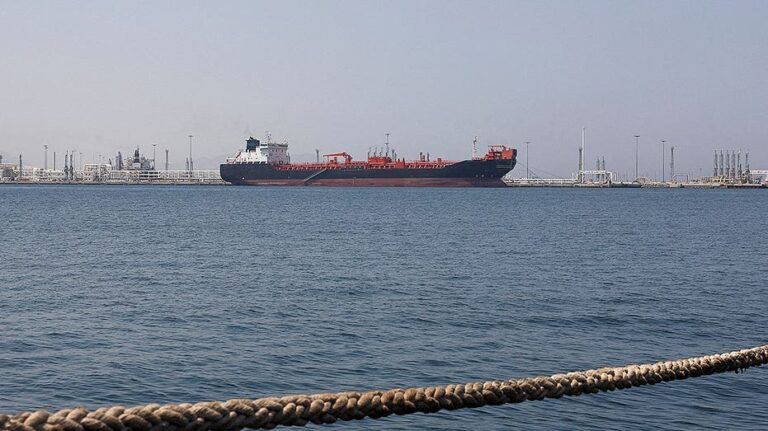 Mass tanker blackout rattles Gulf ahead of 1.35M-barrel oil transfer amid US-Iran talks: firm