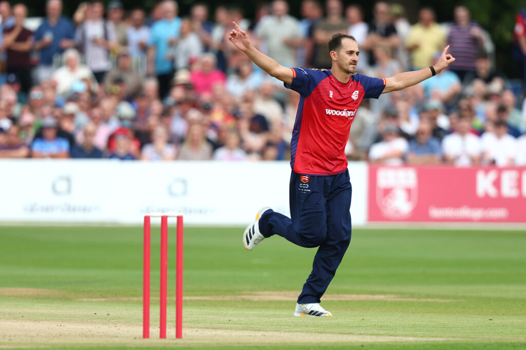 Michael Pepper, Paul Walter see Essex to nine-wicket win at Kent