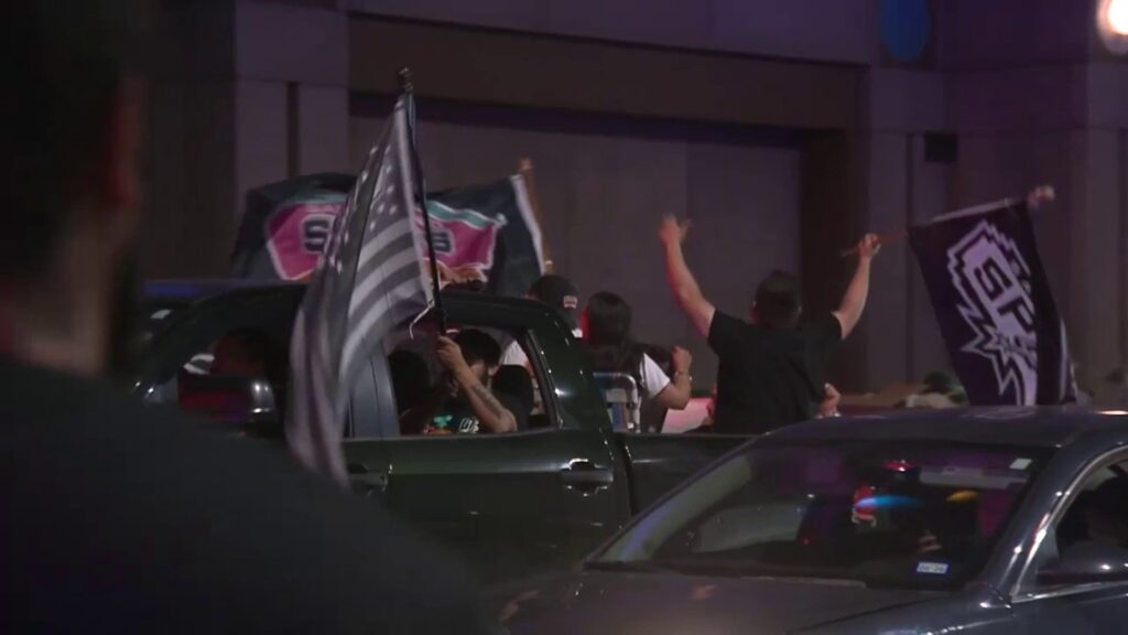 ‘My horn just gave out’: Spurs fans breaking car horns amid playoff celebrations, resulting in costly repairs