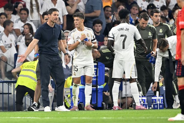 New Chelsea boss Xabi Alonso's private messages to Real Madrid star revealed