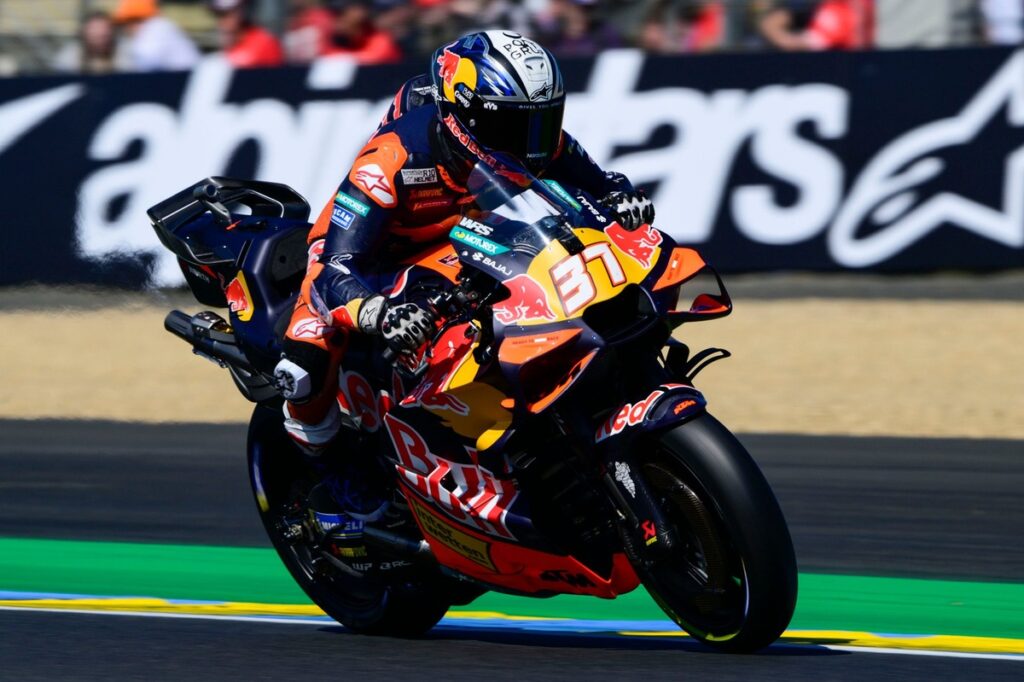 Pedro Acosta ‘barely makes it through’ to Q2 after “unexpected” crash in French GP practice