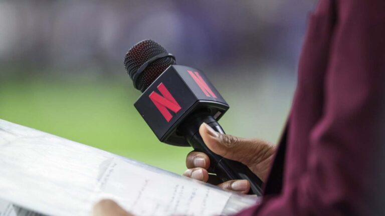 Report: Netflix to air Rams-49ers game from Australia