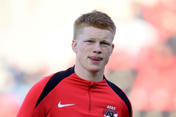 Rio Ferdinand's ideal Man Utd signing has been linked with Liverpool and Arne Slot knows him well