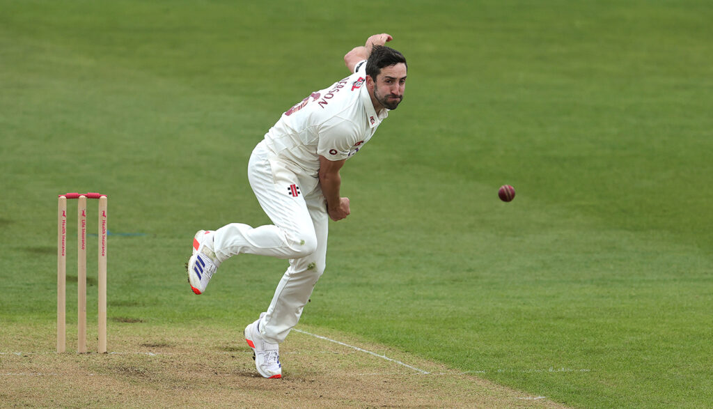 Seven-star Sanderson routs Worcestershire by an innings