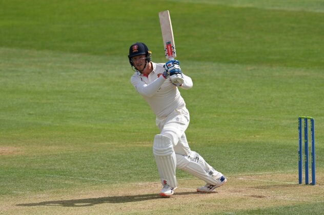 Simon Harmer rescues Essex with the bat as Hampshire fumble