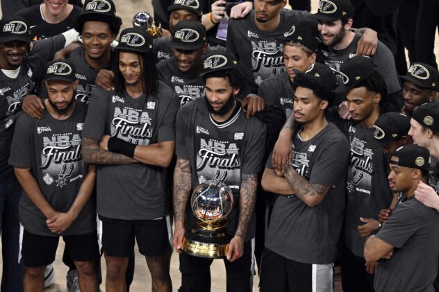 Spurs Game 7 Highlights: Corgi, Alien, Champagnie, oh my!