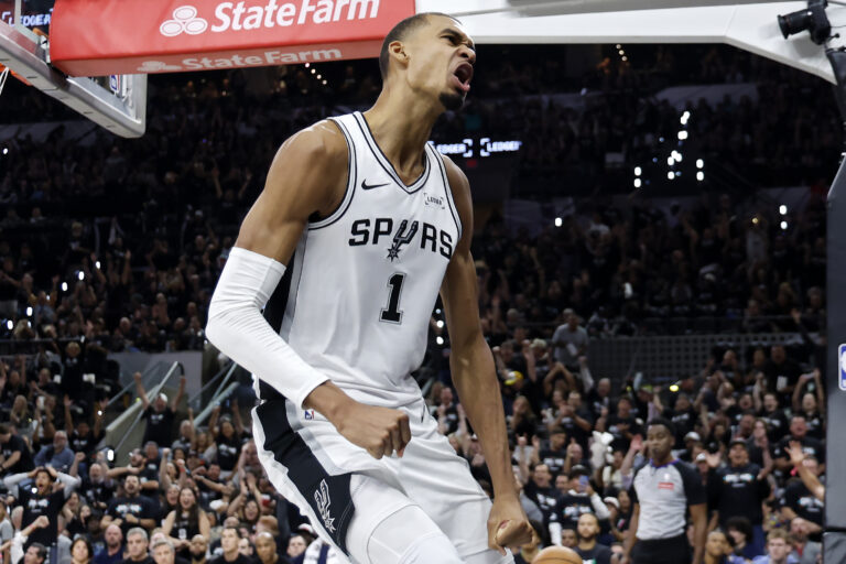 Spurs win gritty Game 3 over Wolves to take series lead