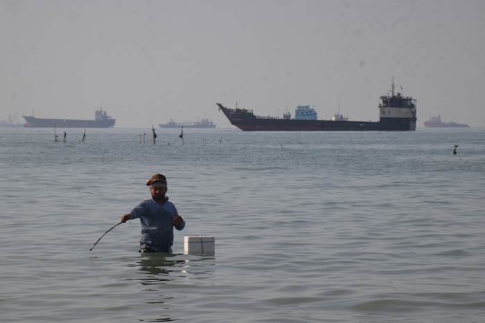 Trump says the US will 'guide' stranded ships from the Strait of Hormuz, starting on Monday