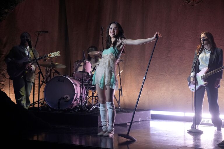 Watch Olivia Rodrigo Perform New Song with Weyes Blood on SNL