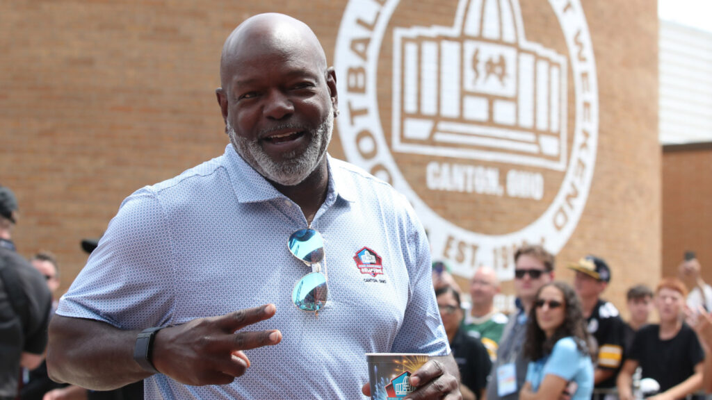 Why is Dallas Cowboys legend Emmitt Smith is supporting Kansas City Chiefs