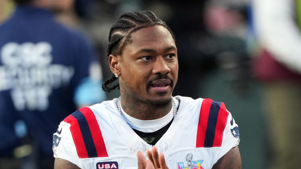 Analyst links Stefon Diggs to three teams