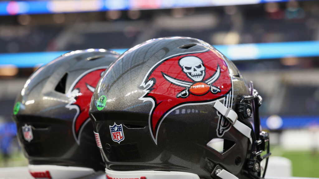 Buccaneers Name Successor to Legendary Broadcaster Gene Deckerhoff