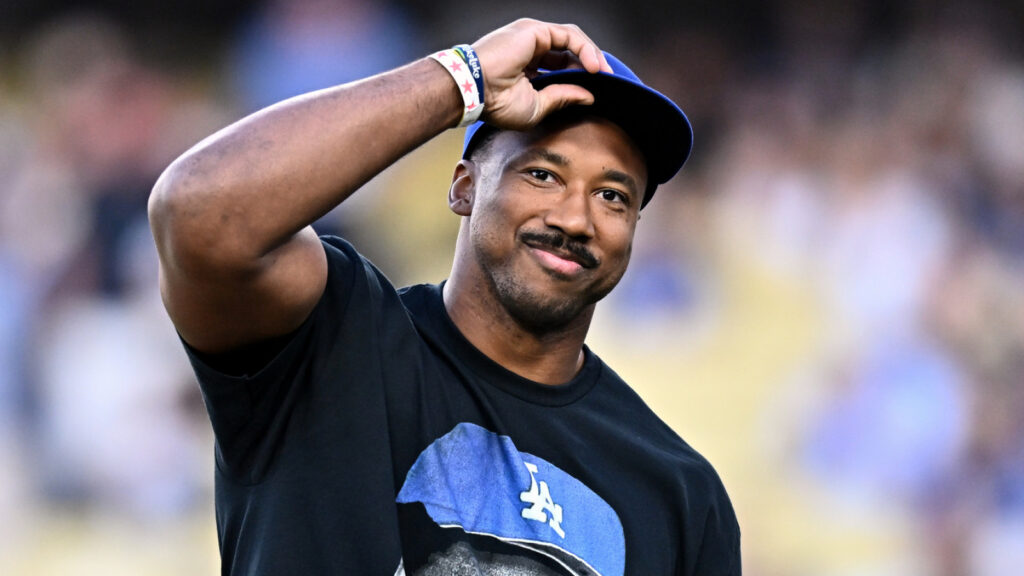 Is Rams' Myles Garrett begging Aaron Donald to unretire?