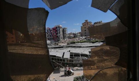Israeli military strikes in southern Lebanon in intense fighting as US-Iran talks postponed