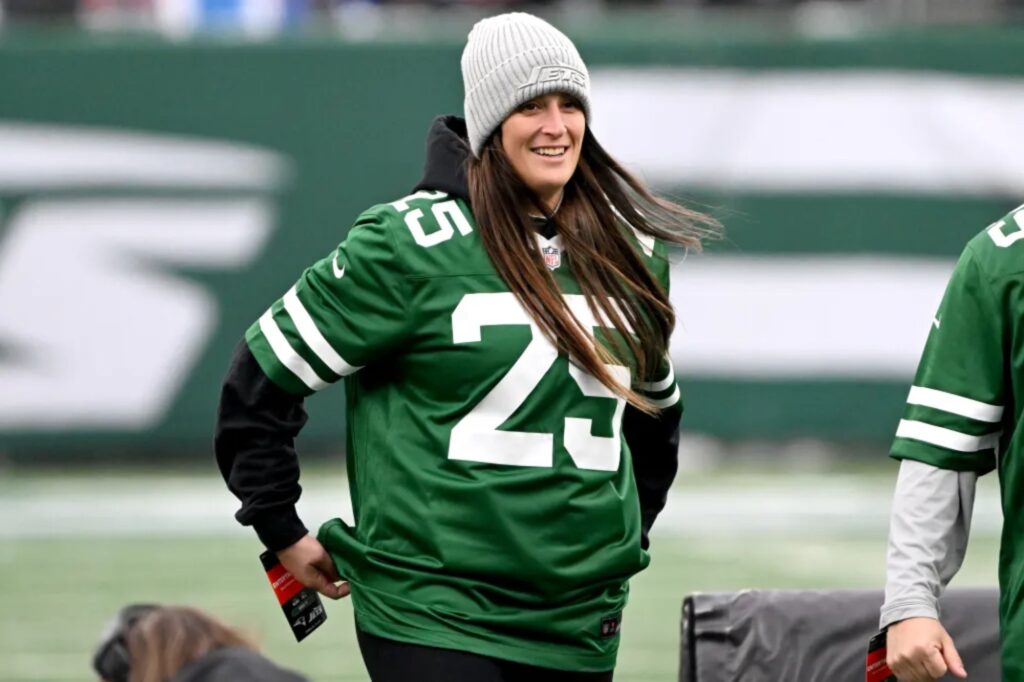 Jets super fan who attempted 100K field goal returning to MetLife with World Cup tickets