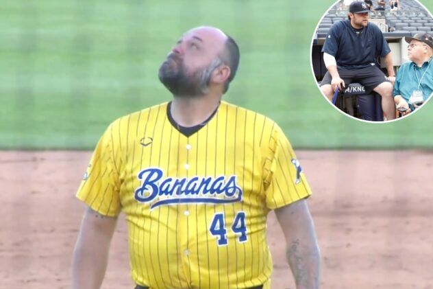 Joba Chamberlain makes emotional Savannah Bananas appearance to honor late father