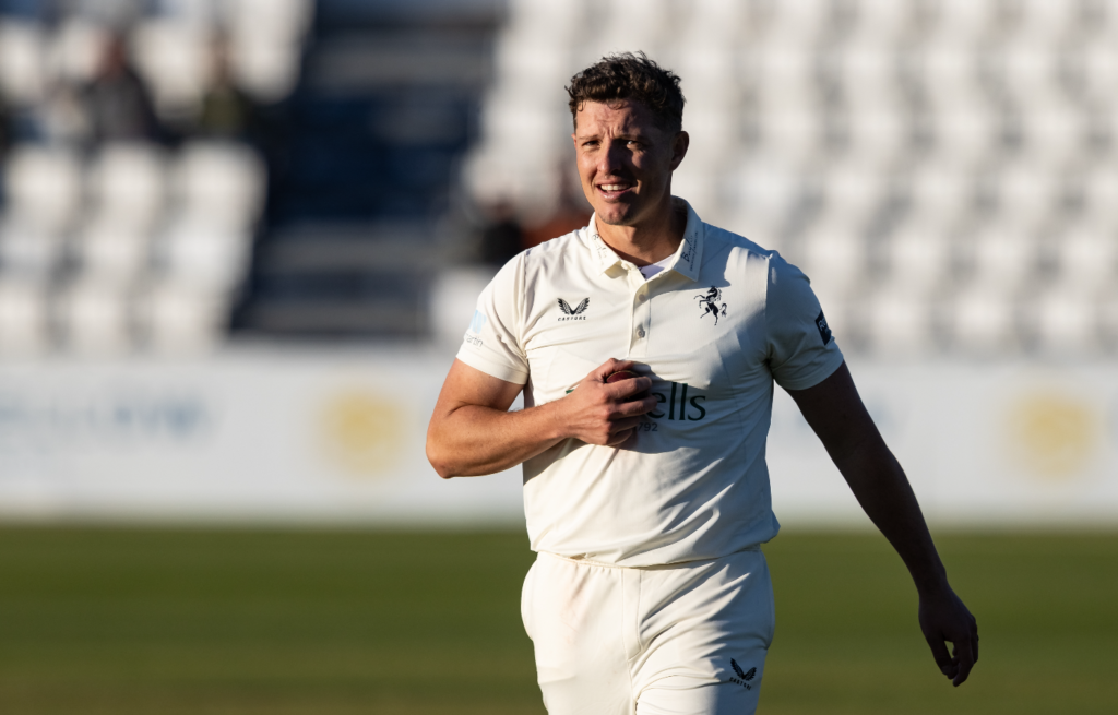 Lancashire in high Dudgeon as Benjamin, Finch pile on the misery