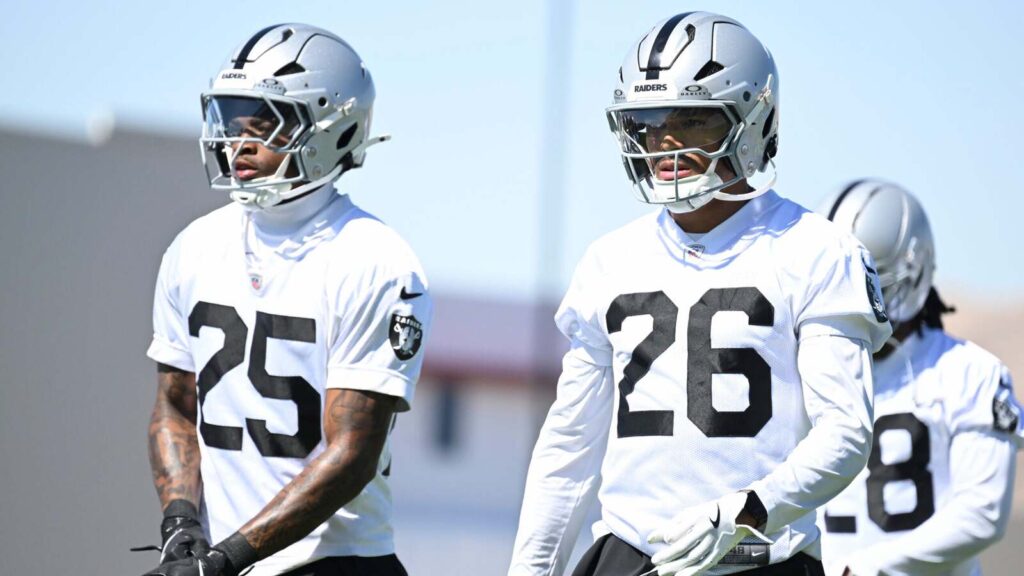 Las Vegas Raiders starter should be a little worried after a Day 3 rookie got first-team reps at Mandatory Minicamp