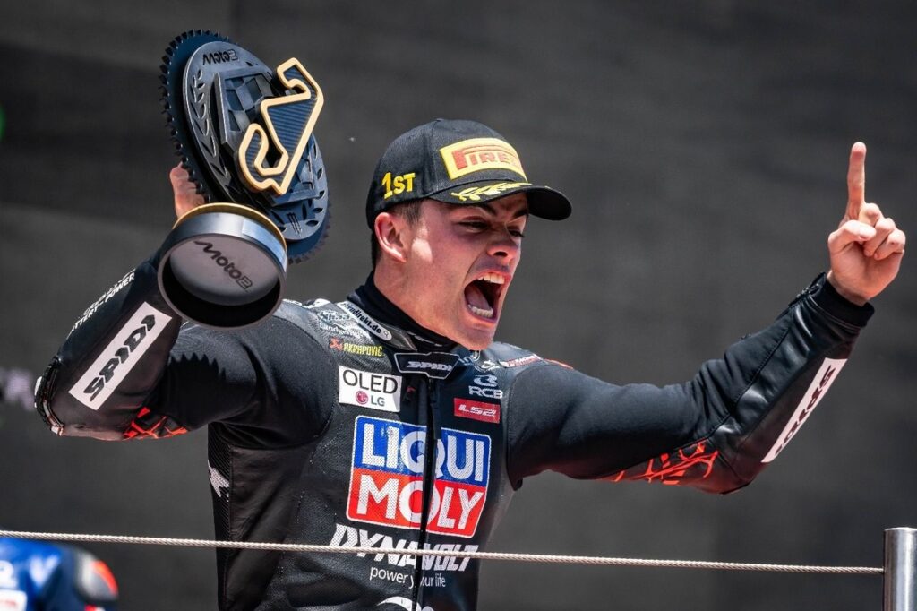 Moto2 points leader Manu Gonzalez knocking on Trackhouse's door for 2027 MotoGP seat