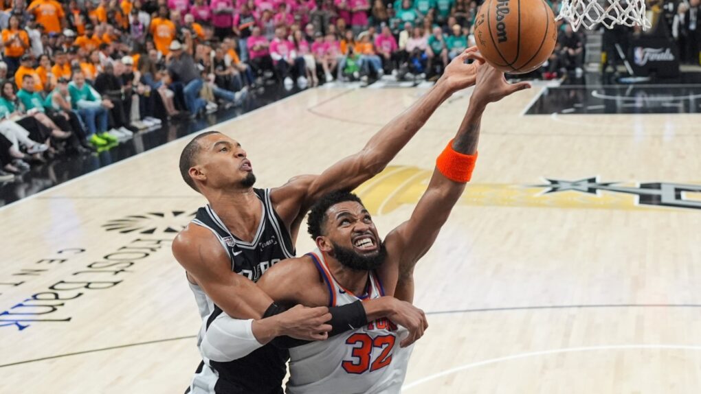 New York Knicks steal Game 1 from San Antonio Spurs with 105-95 win