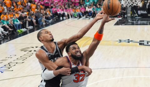 New York Knicks steal Game 1 from San Antonio Spurs with 105-95 win